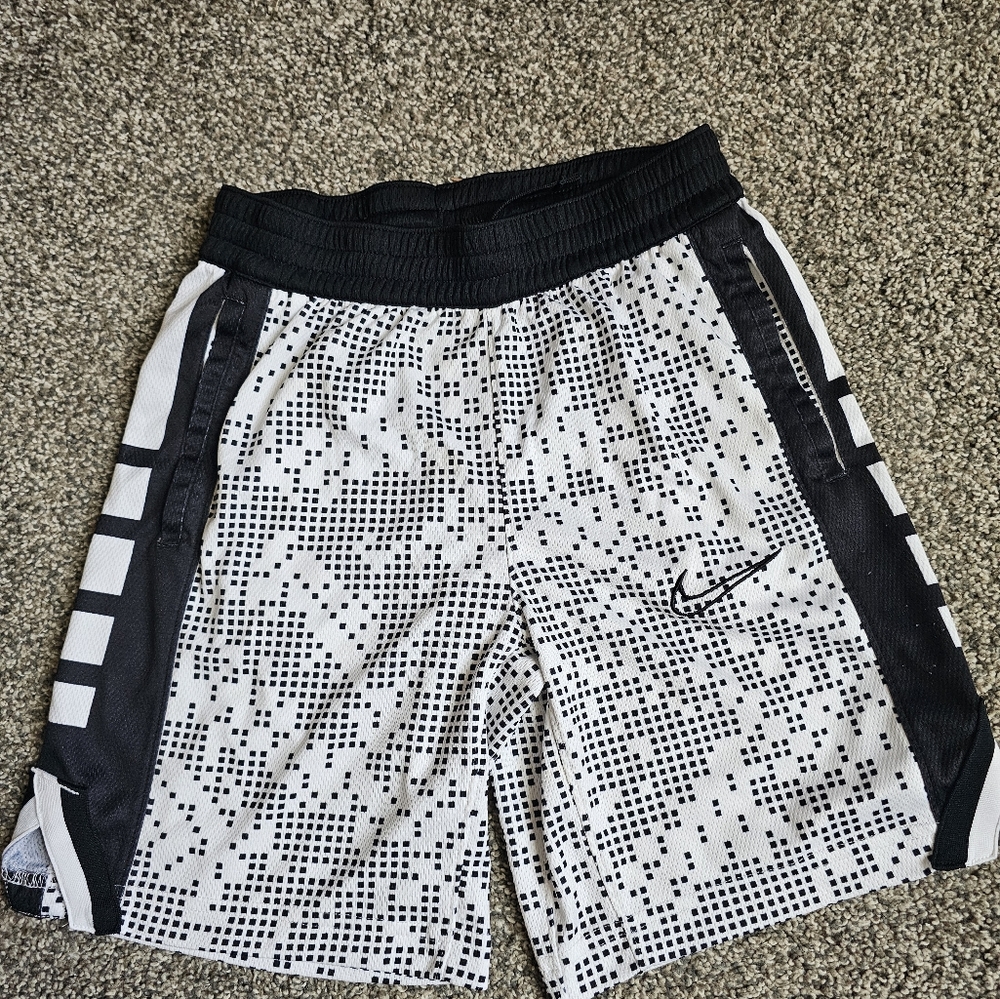 Boy's Nike Elite Basketball Shorts Black/White Dot Pattern Size Medium